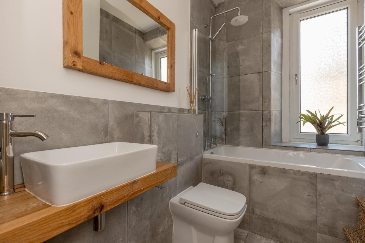 Pass The Keys Stunning 3 Bed Loft Style Apt With Free Parking EDI Exterior foto