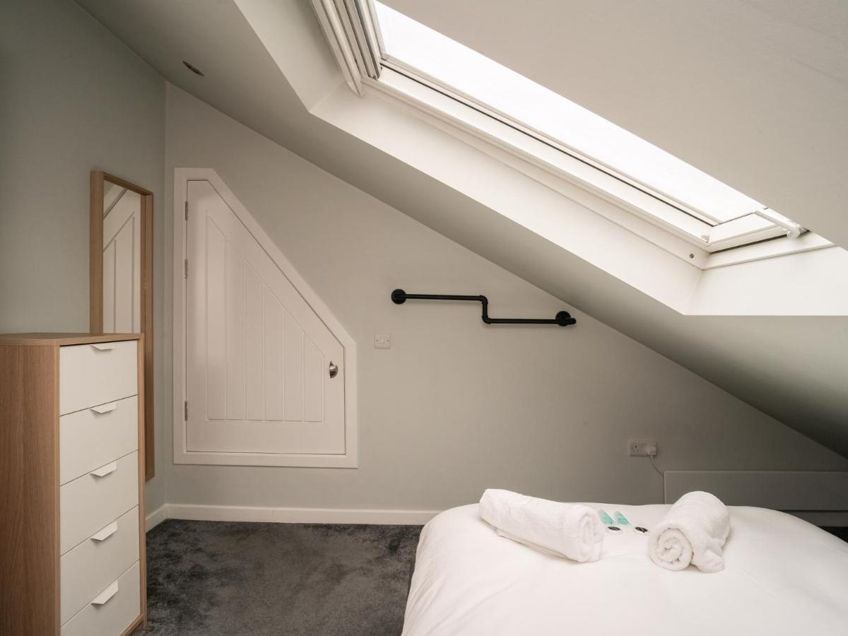 Pass The Keys Stunning 3 Bed Loft Style Apt With Free Parking EDI Exterior foto