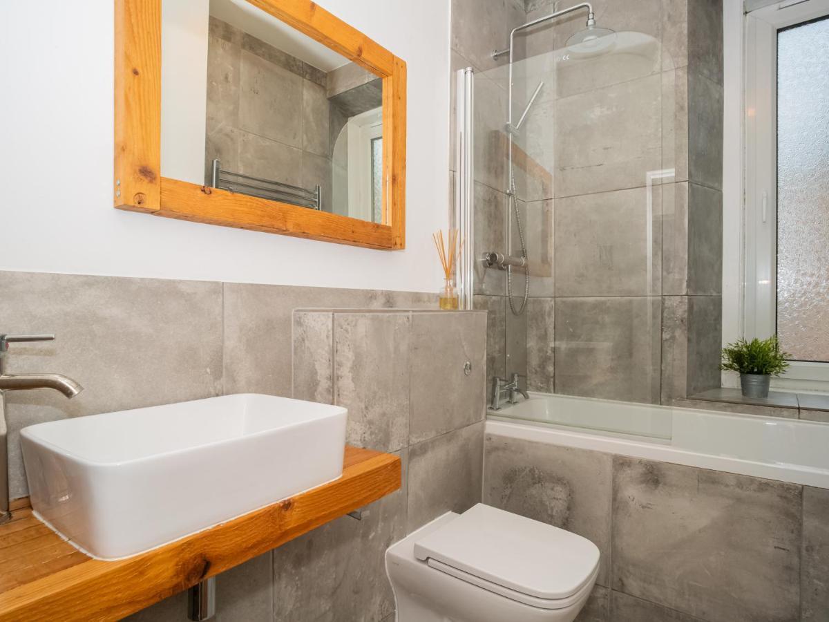 Pass The Keys Stunning 3 Bed Loft Style Apt With Free Parking EDI Exterior foto